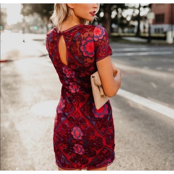 Minuet Red Blue Lace Mini Dress S NWOT - Picture 2 of 6